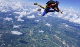 娱乐吃瓜酱跳伞视频下载,高清视频瞬间走红网络